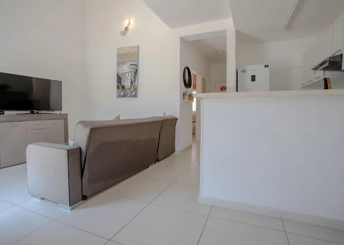 1bd Διαμέρισμα *